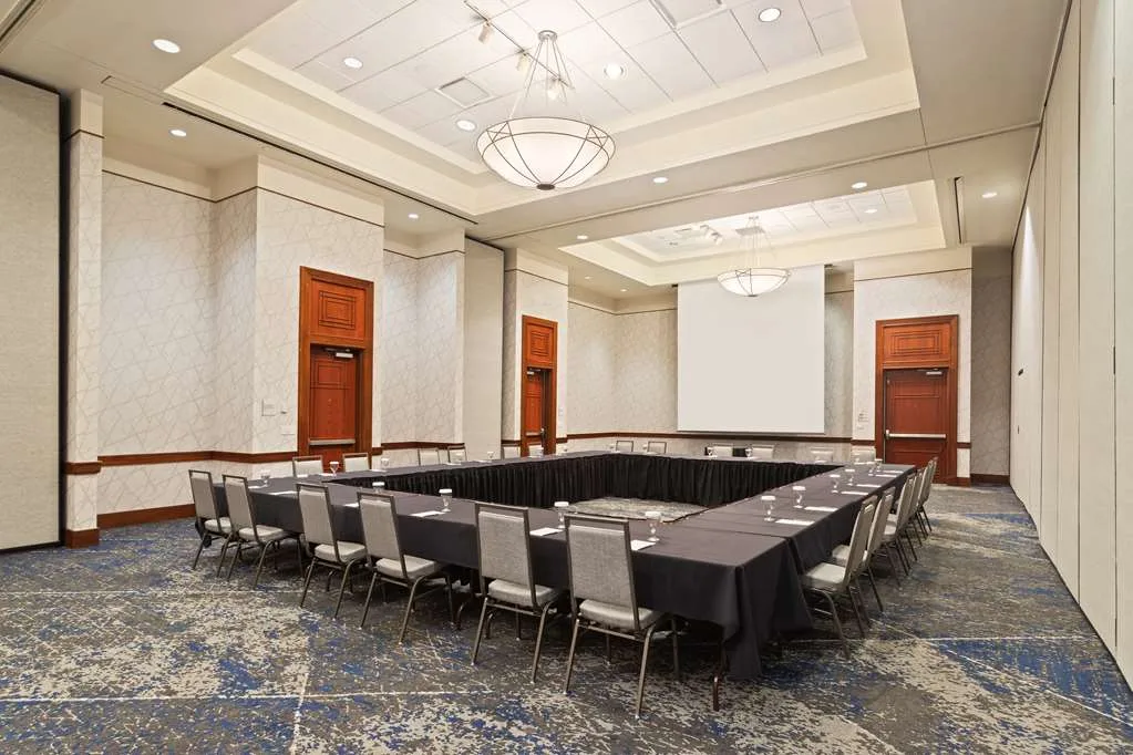 Embassy Suites by Hilton Tampa USF Near Busch Gardens — 5