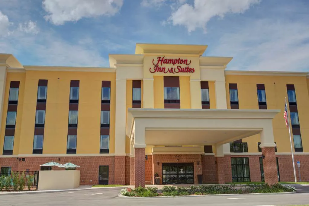 Hampton Inn & Suites Tampa Busch Gardens Area — 4