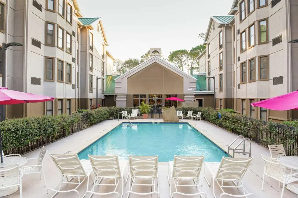 Hampton Inn & Suites Tampa-North — 4