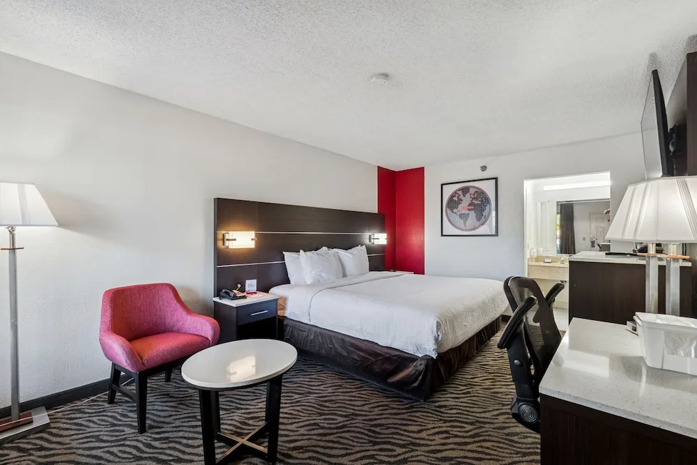 Ramada by Wyndham Temple Terrace/Tampa North — 1