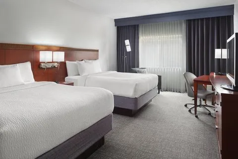 Courtyard by Marriott Charlotte Arrowood — 4