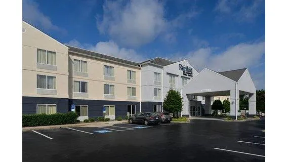 Fairfield by Marriott Inn & Suites Charlotte Arrowood — 3