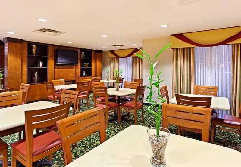 Fairfield by Marriott Inn & Suites Charlotte Arrowood — 5