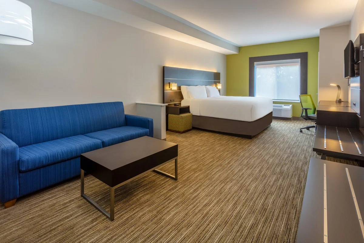 Holiday Inn Express & Suites Charlotte- Arrowood by IHG — 2