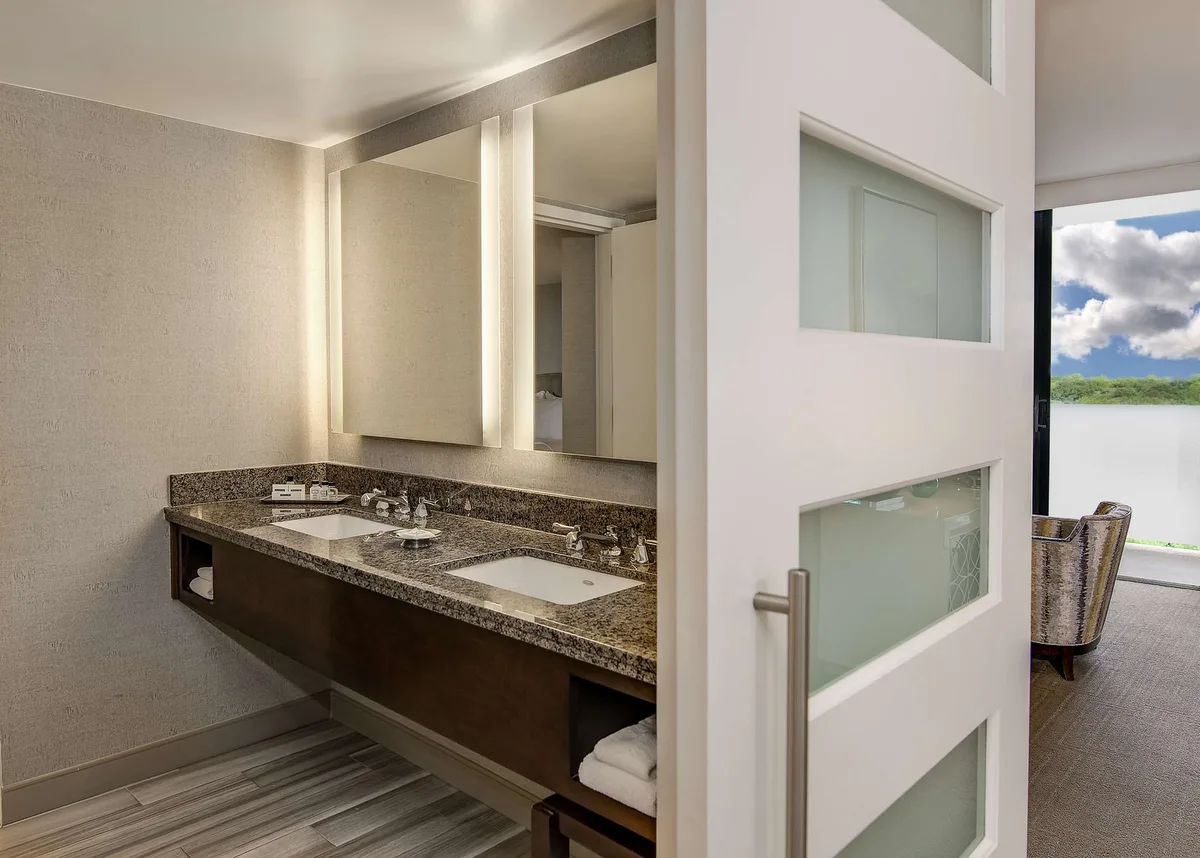 Sonesta Charlotte Lower South End — 5