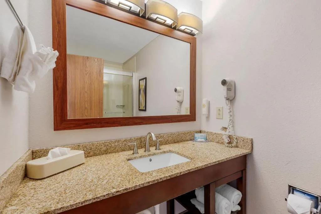 Comfort Inn River's Edge — 3