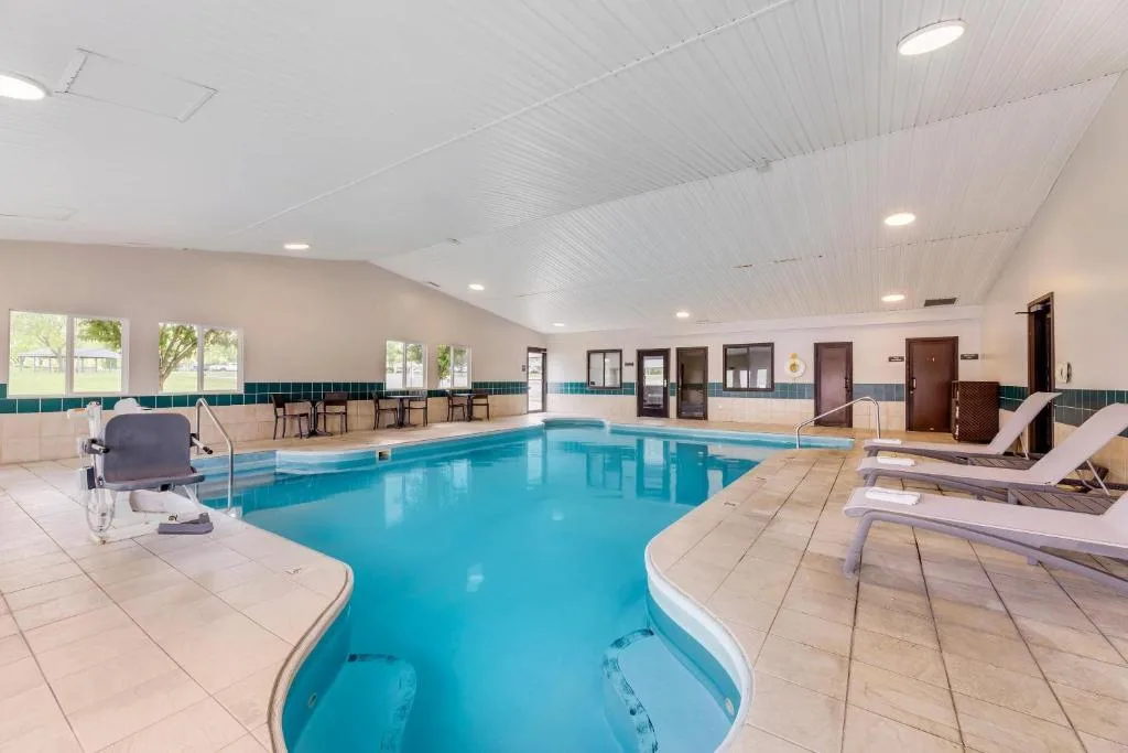 Comfort Inn River's Edge — 4