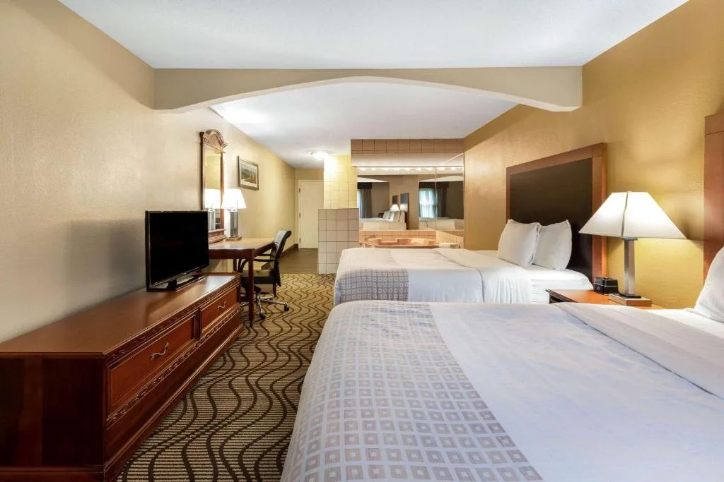 La Quinta Inn by Wyndham Sandusky near Cedar Point — 2