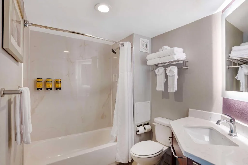 Best Western Plus Commerce Hotel — 2
