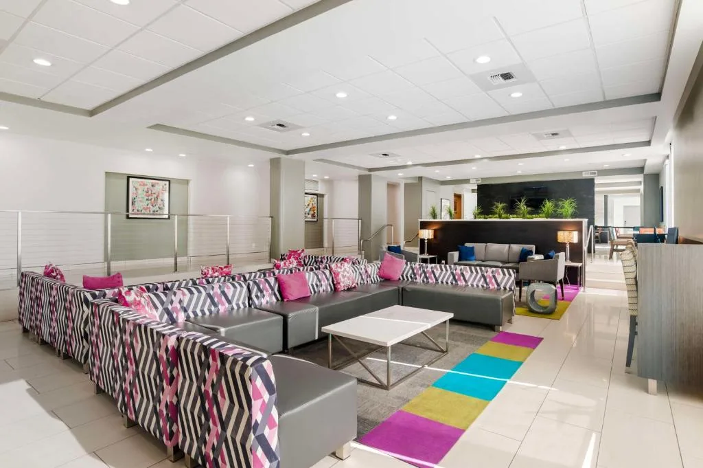 Best Western Plus Commerce Hotel — 4