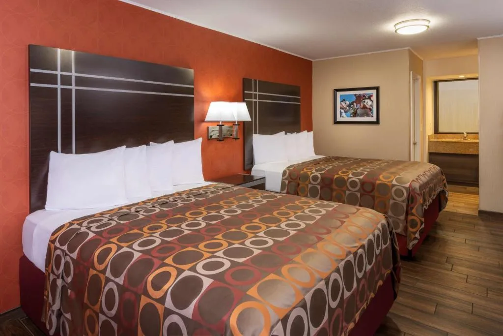 Best Western Plus Raffles Inn & Suites — 2
