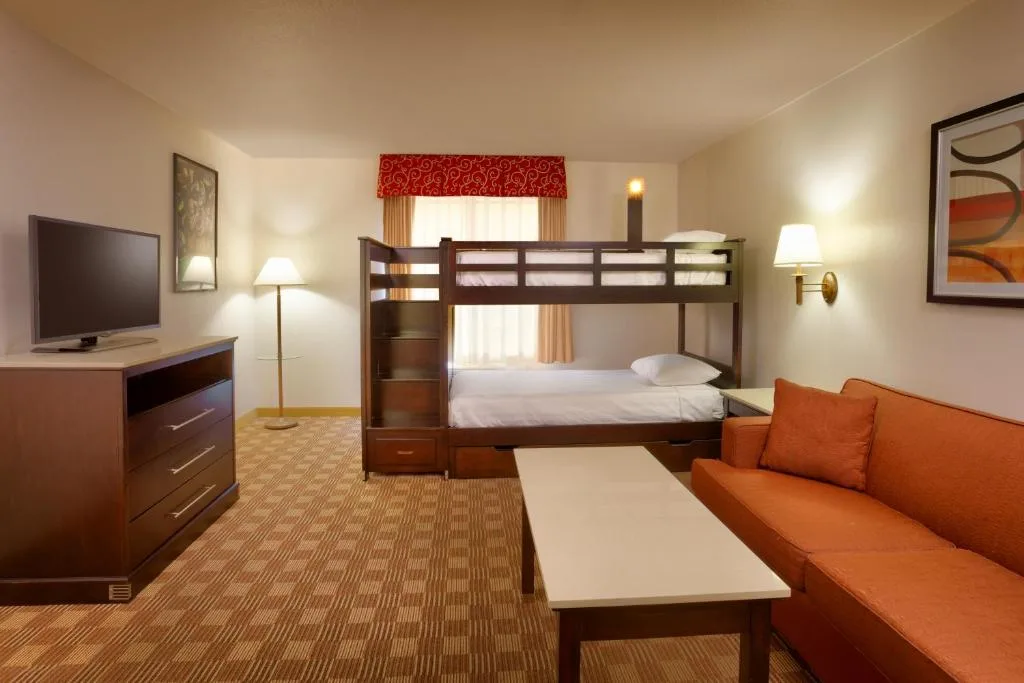 Cortona Inn and Suites Anaheim Resort — 2