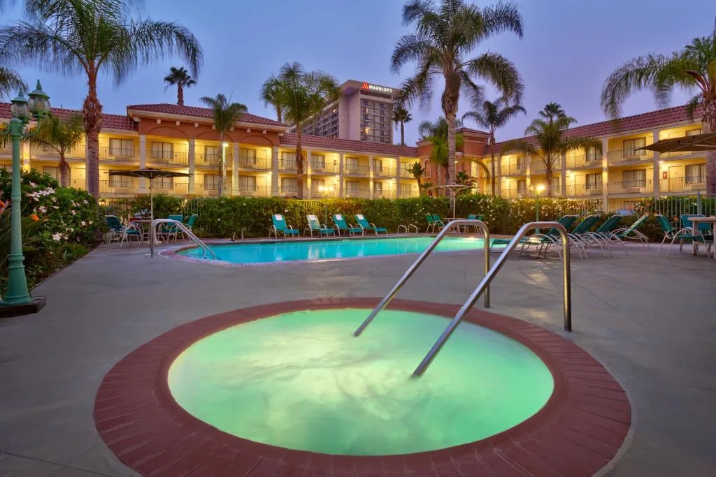 Cortona Inn and Suites Anaheim Resort — 4