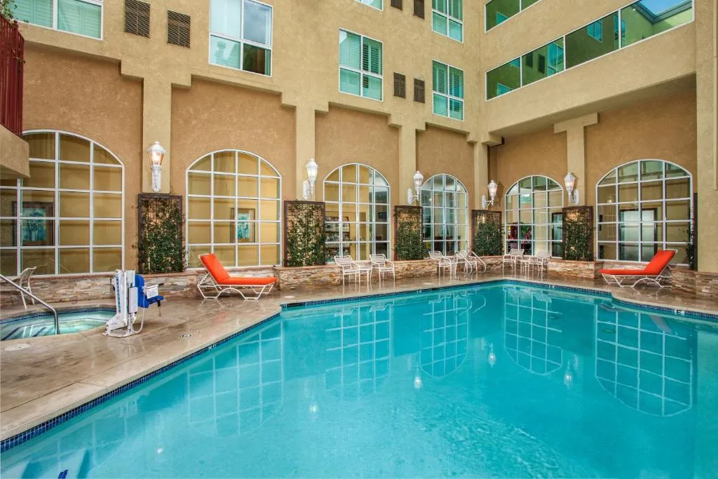 Desert Palms Hotel & Suites Anaheim Resort — 4
