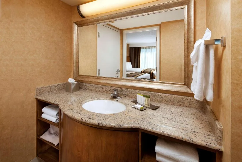 DoubleTree Suites By Hilton Anaheim Resort/Convention Center — 3