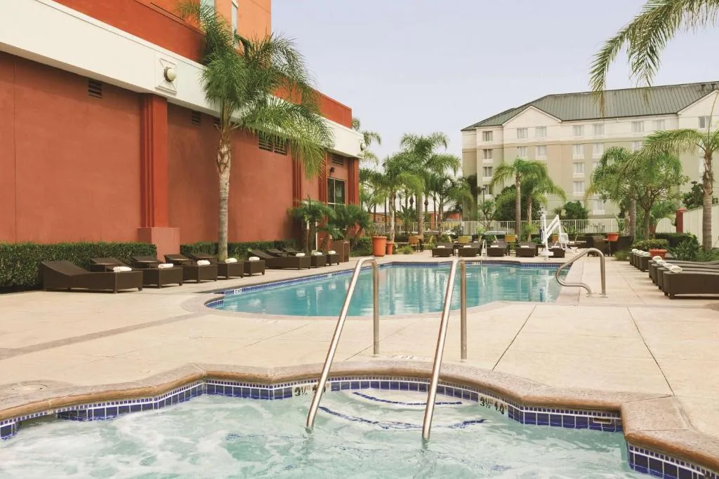 Embassy Suites by Hilton Anaheim South — 4