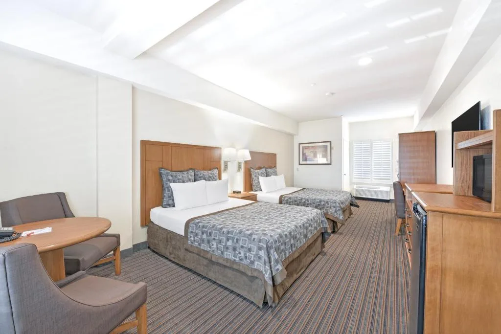 Anaheim Desert Inn & Suites — 2