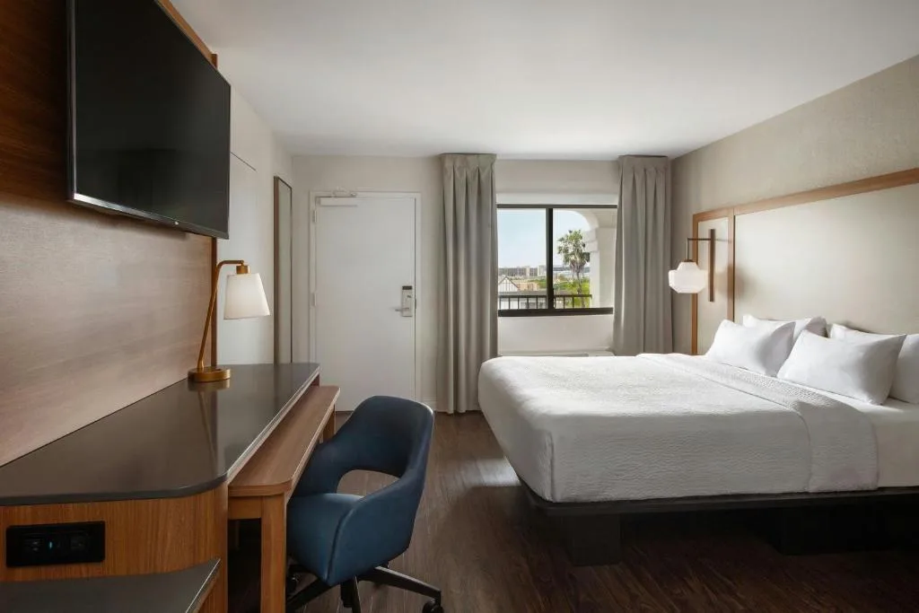 Fairfield by Marriott Anaheim Resort — 2