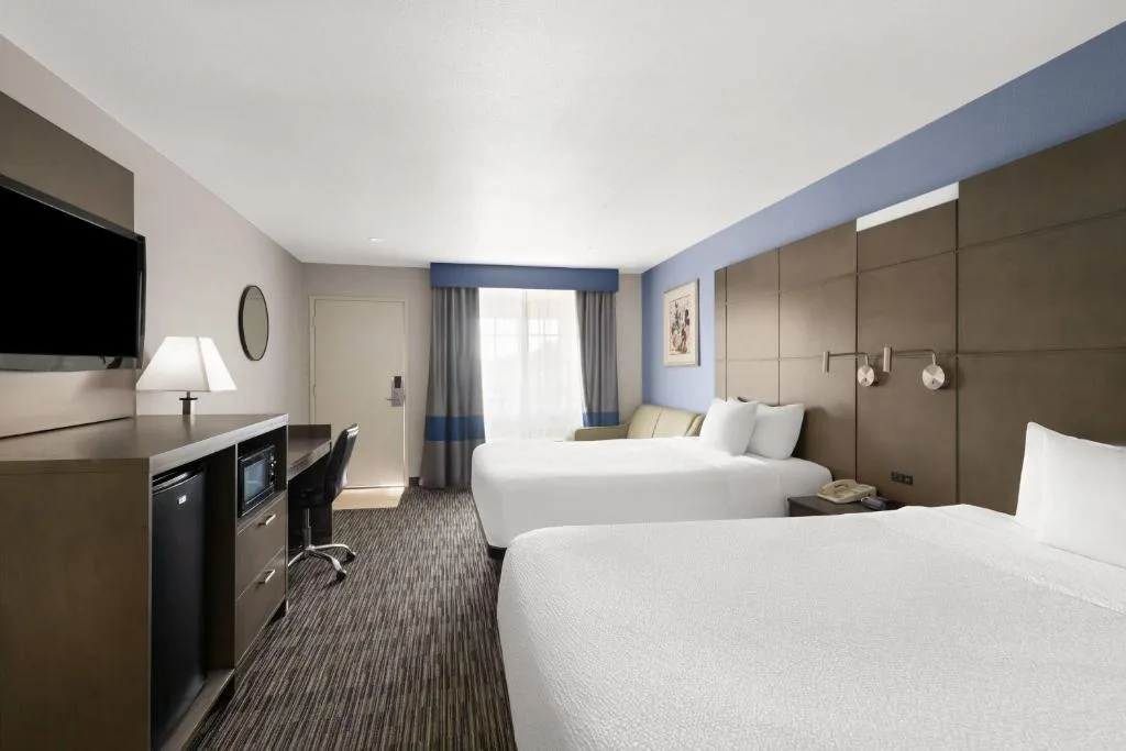 Travelodge Inn & Suites by Wyndham Anaheim on Disneyland Dr — 2