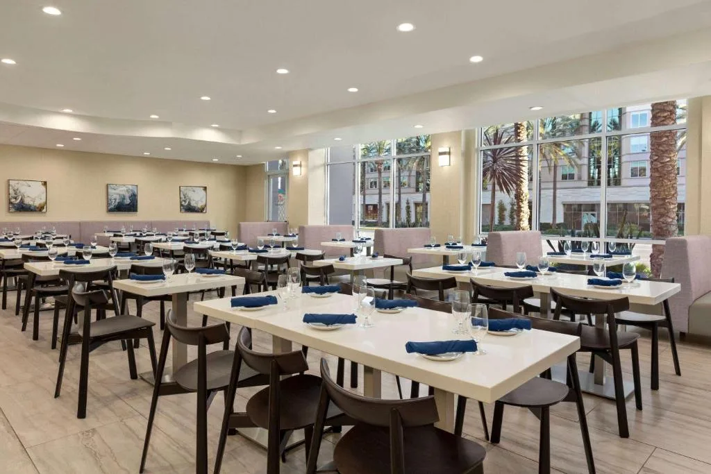 Wyndham Anaheim — 5