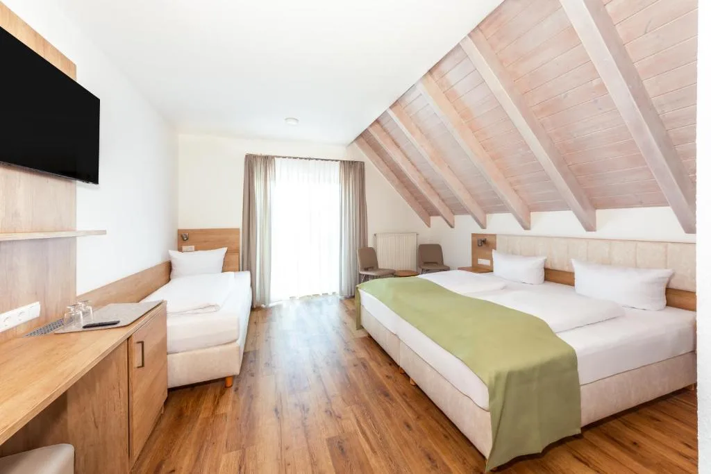 Hotel & Gästehaus Im Ziegelweg KLIMATISIERT Eintrittskarten für den Europa-Park erhalten Sie garantiert über uns — 2