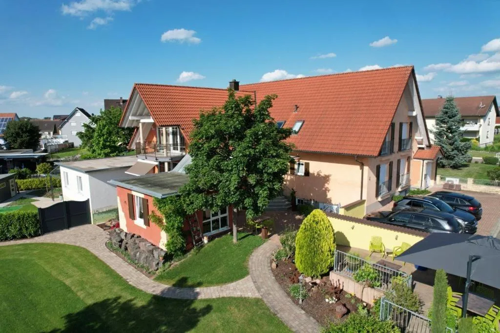 Hotel & Gästehaus Im Ziegelweg KLIMATISIERT Eintrittskarten für den Europa-Park erhalten Sie garantiert über uns — 5