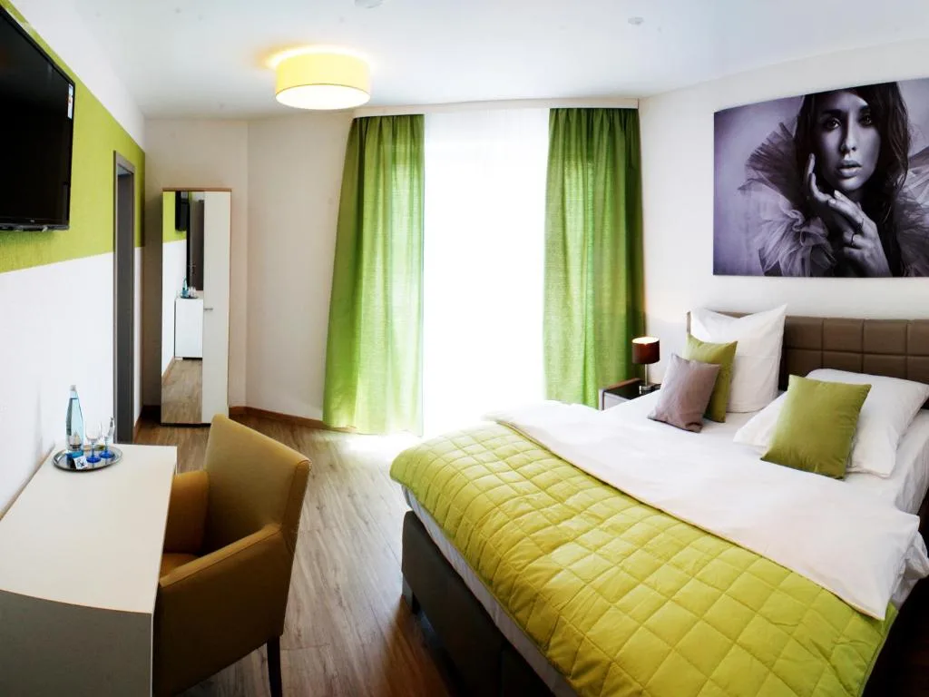 R & J Hotel — 2