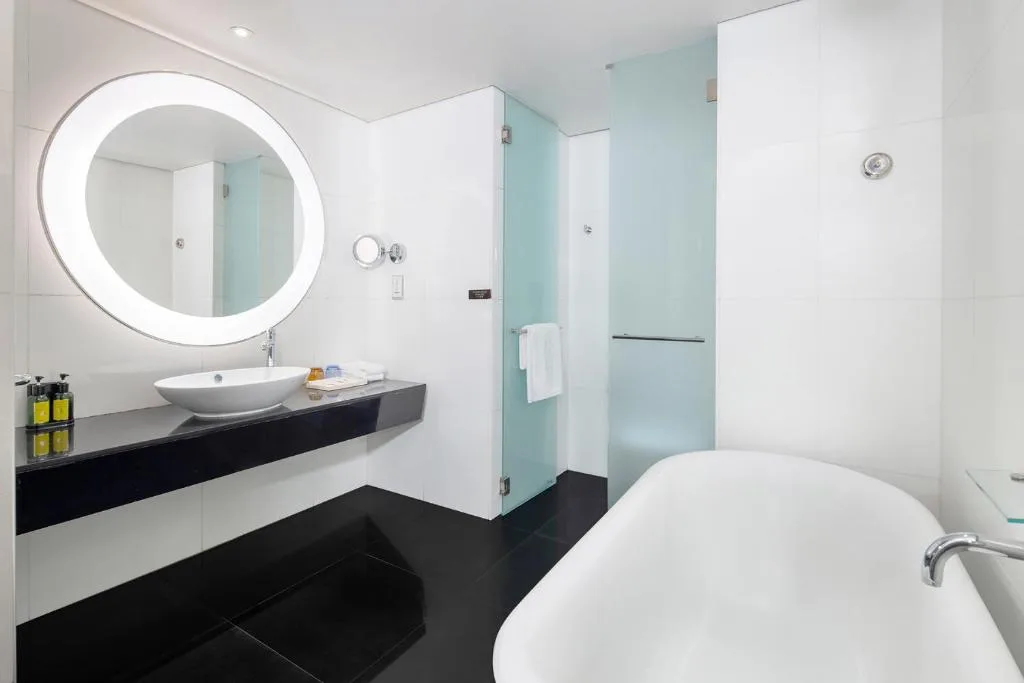 Nina Hotel Tsuen Wan West — 3