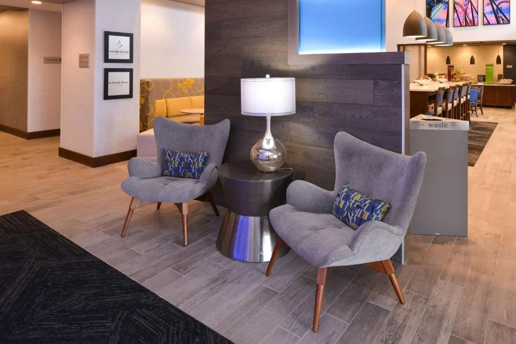 Hampton Inn & Suites Cincinnati-Mason, Ohio — 4
