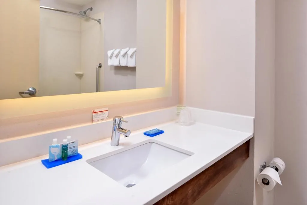 Holiday Inn Express Hotel & Suites Cincinnati - Mason by IHG — 3
