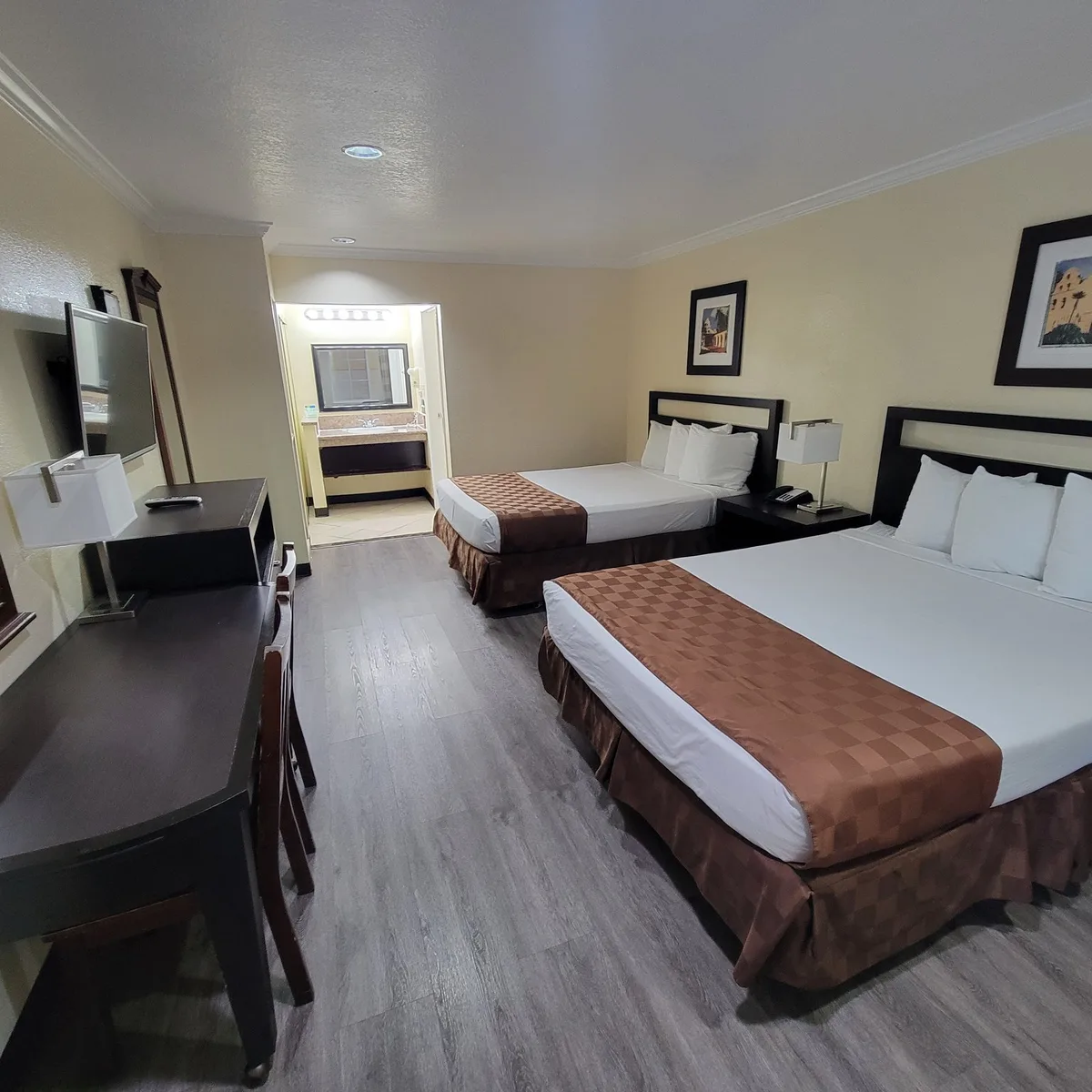 Best Inn & Suites Buena Park — 4