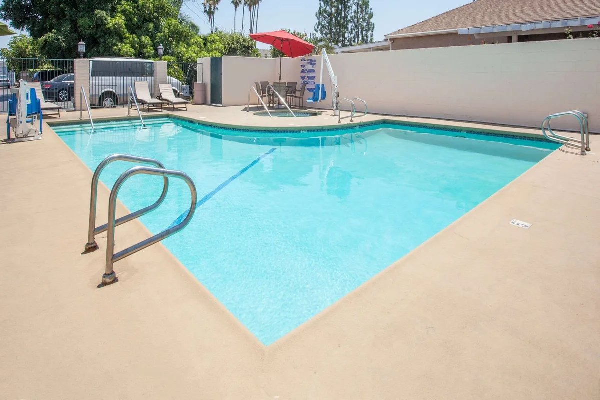 Days Inn by Wyndham Anaheim Near the Park — 5