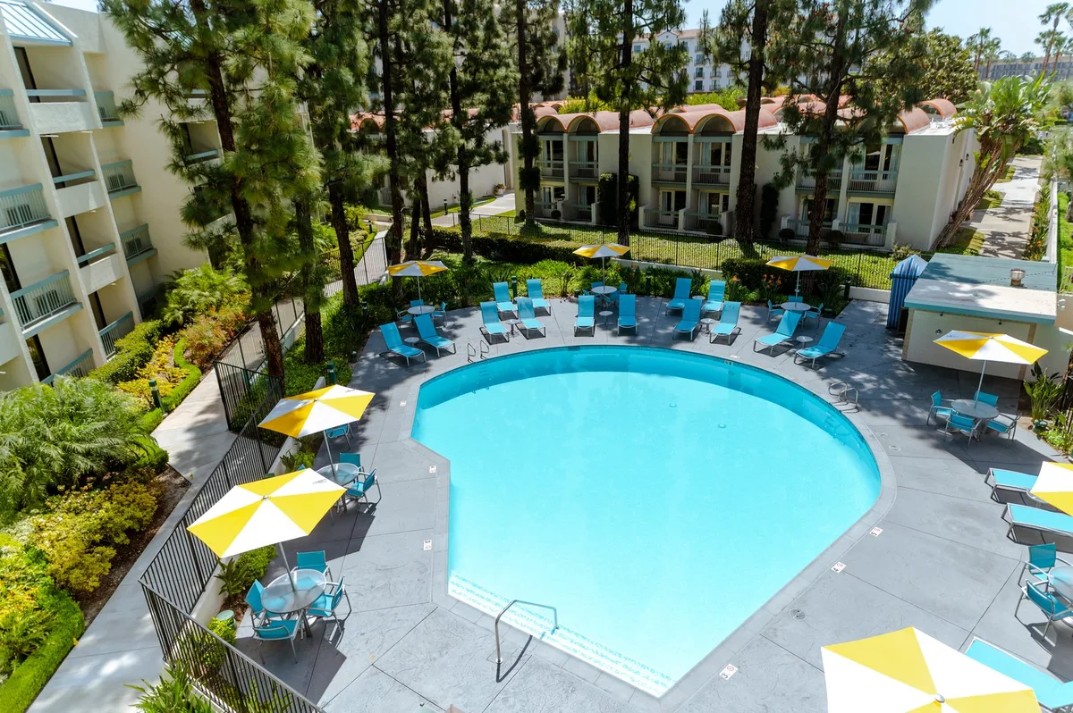 Howard Johnson by Wyndham Anaheim Hotel & Water Playground — 1