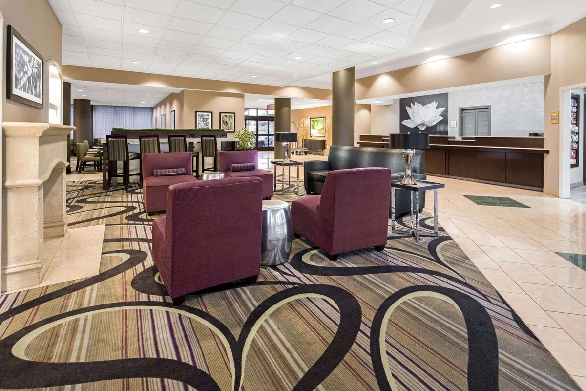 La Quinta Inn & Suites by Wyndham Buena Park — 3