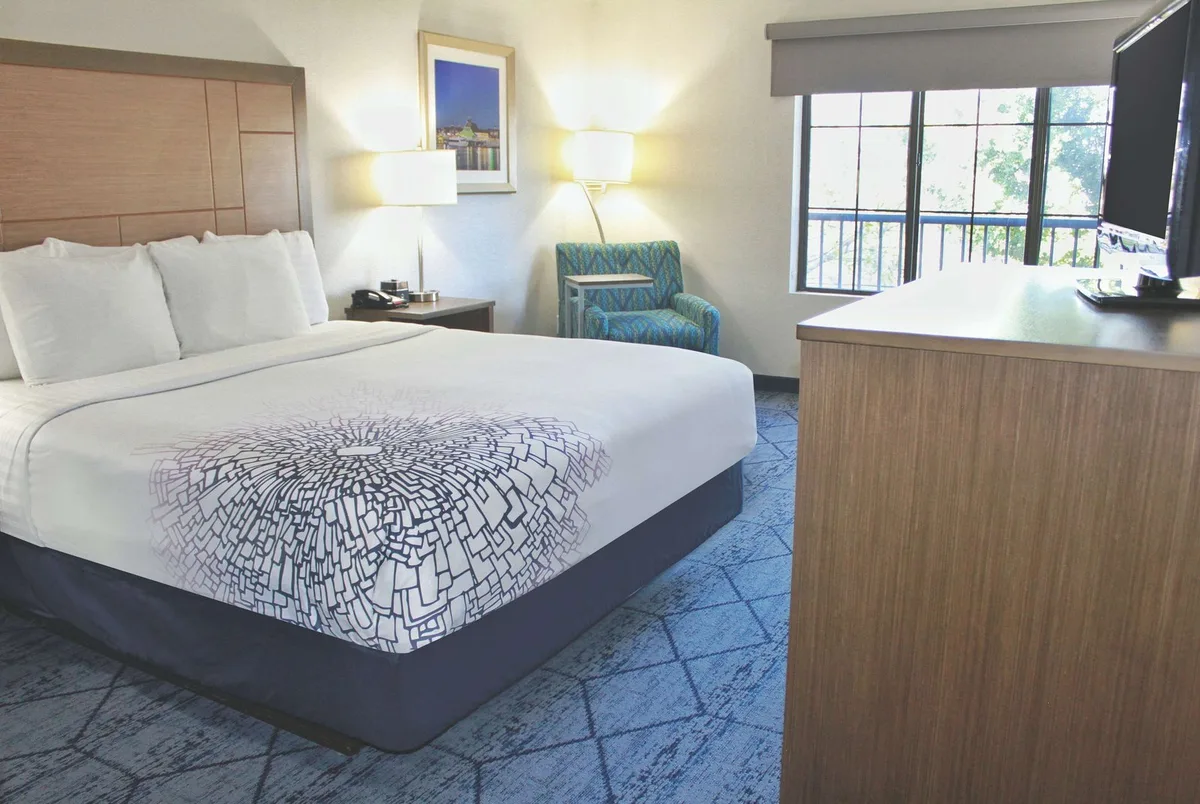 La Quinta Inn & Suites by Wyndham NE Long Beach/Cypress — 2