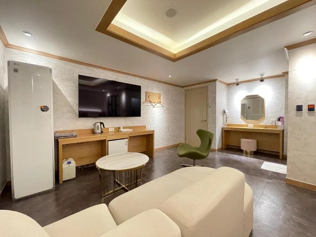 Gallery Motel — 3