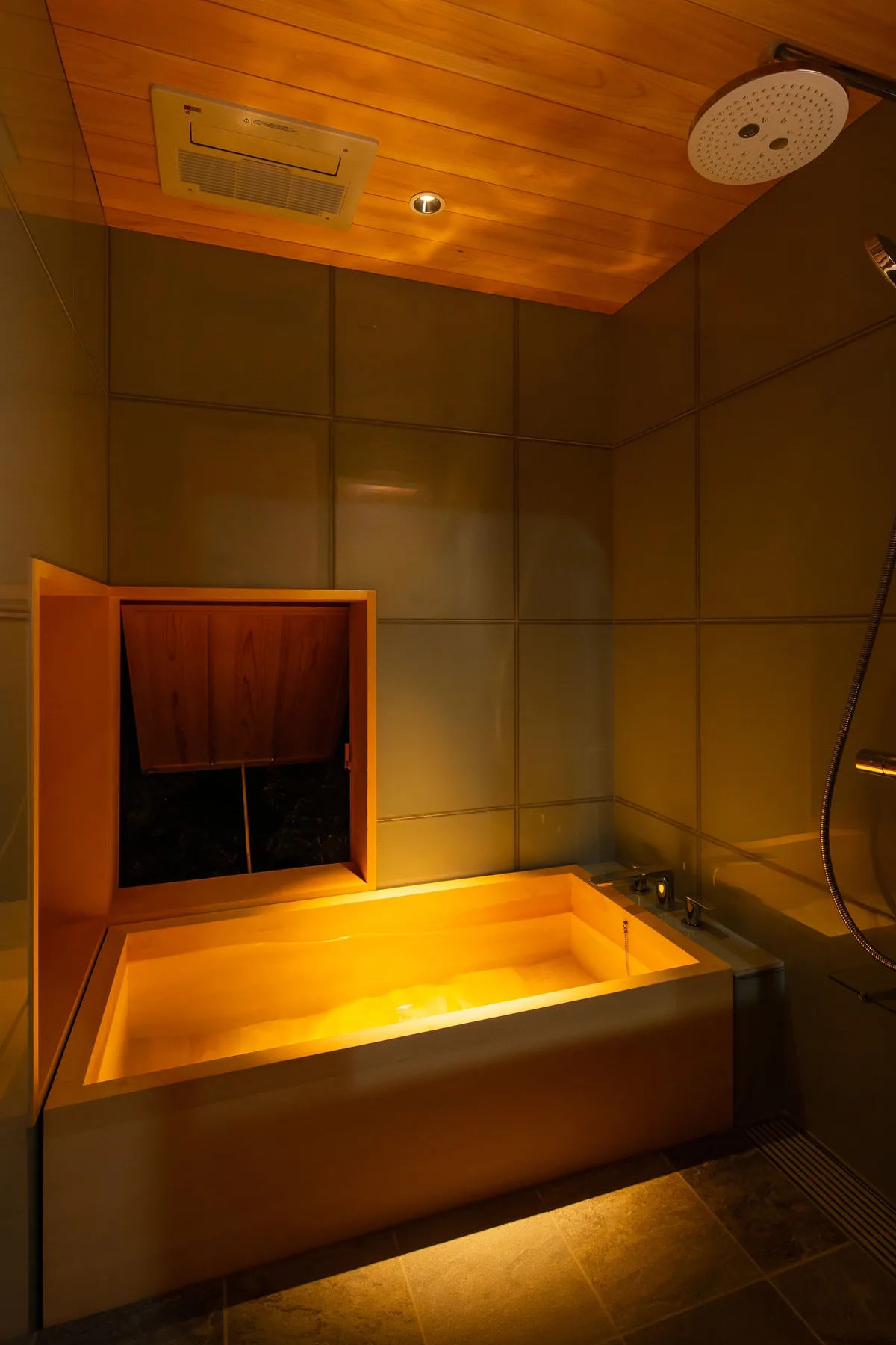 CASA WATARI KUWANA — 2