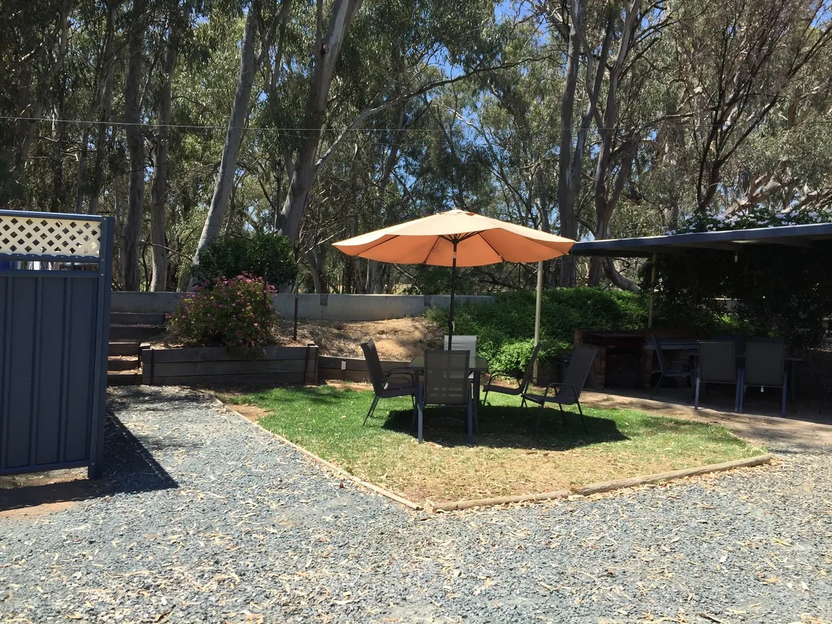 Deni Car-O-Tel & Caravan Park — 1