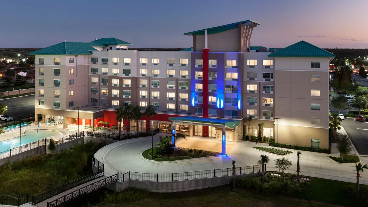 Holiday Inn Express & Suites Orlando at Seaworld by IHG — 4