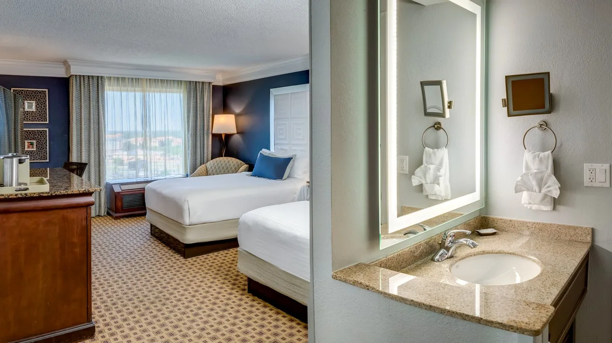 Rosen Plaza Hotel — 4