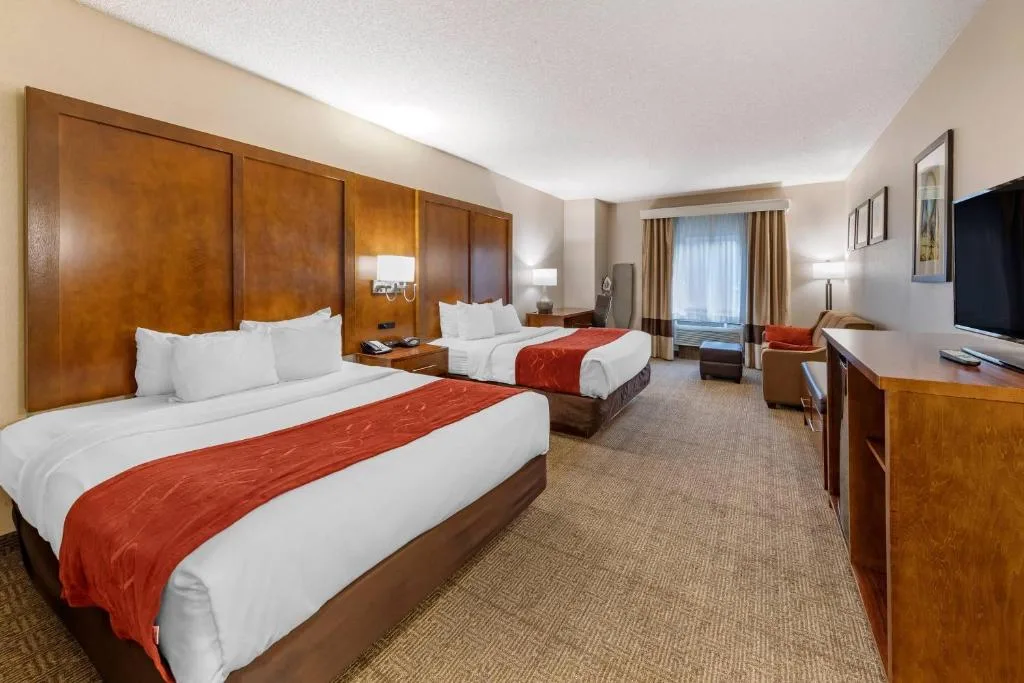 Comfort Suites Near Six Flags Magic Mountain — 2
