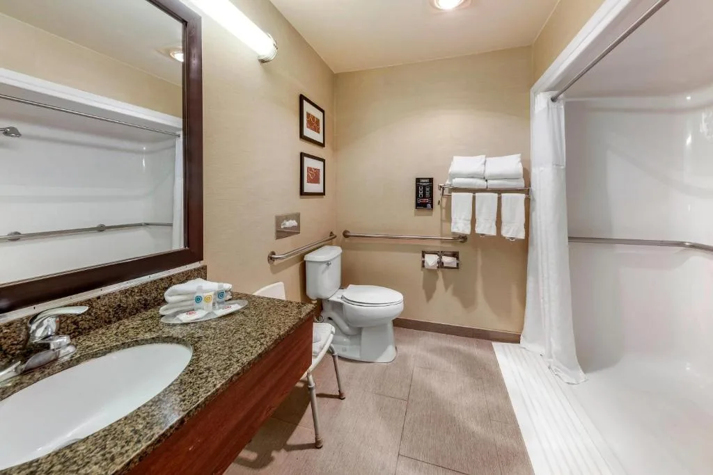 Comfort Suites Near Six Flags Magic Mountain — 3