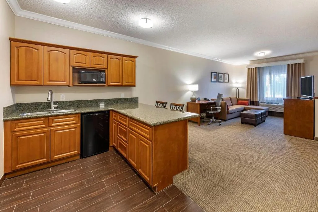Comfort Suites Near Six Flags Magic Mountain — 5