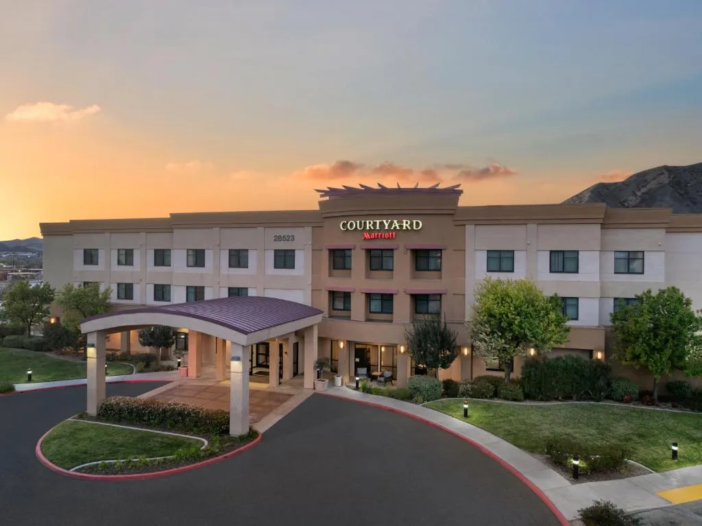 Courtyard by Marriott Santa Clarita Valencia — 2