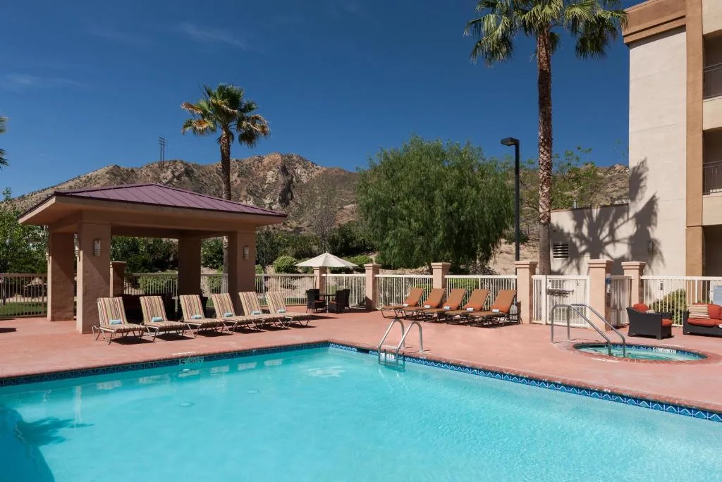 Courtyard by Marriott Santa Clarita Valencia — 3