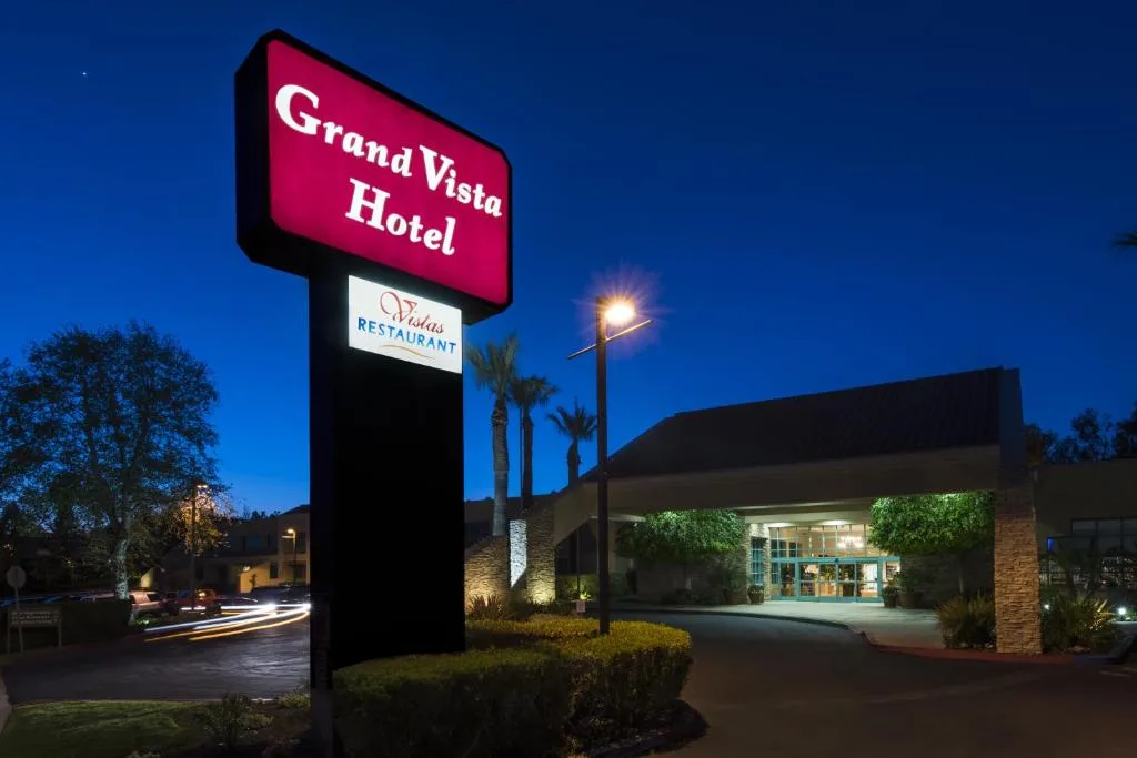 Grand Vista Hotel — 3