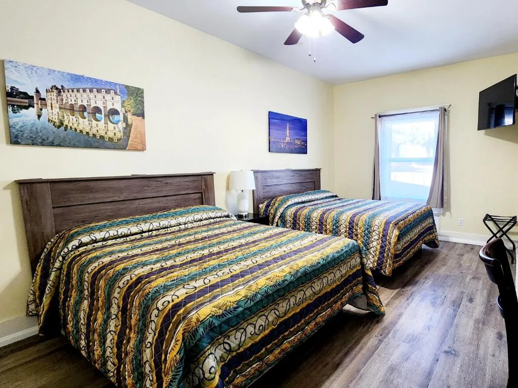 Santa Paula Inn — 2