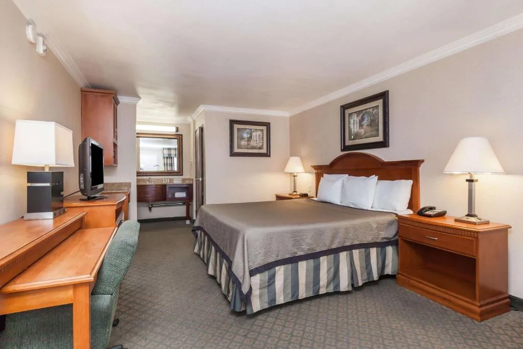 Travelodge by Wyndham Sylmar CA — 2