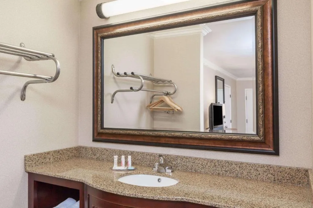 Travelodge by Wyndham Sylmar CA — 3