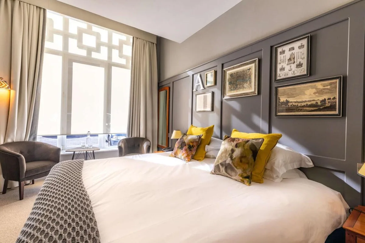 The Crown (Hotel)